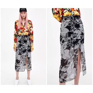 Zara Ruched Midi Skirt Black & White Floral L NWT